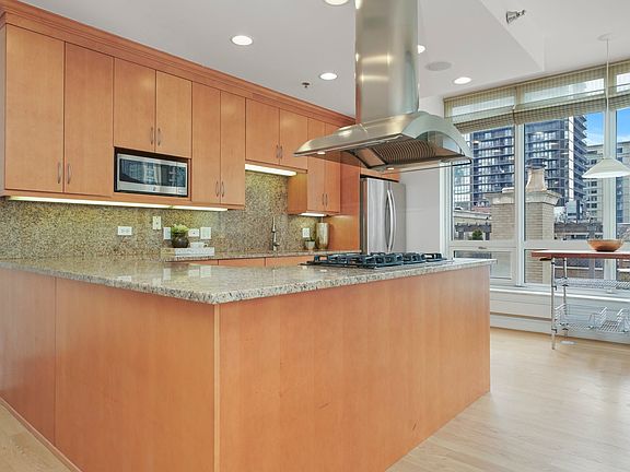 2nd image of 55 E Erie St APT 1501