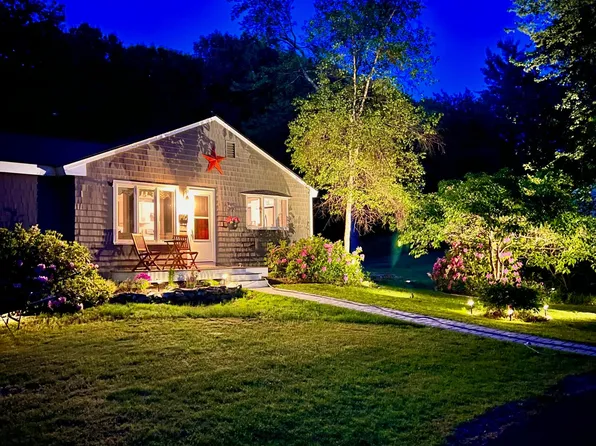 40 Crestview Ter, Stratham, NH 03885