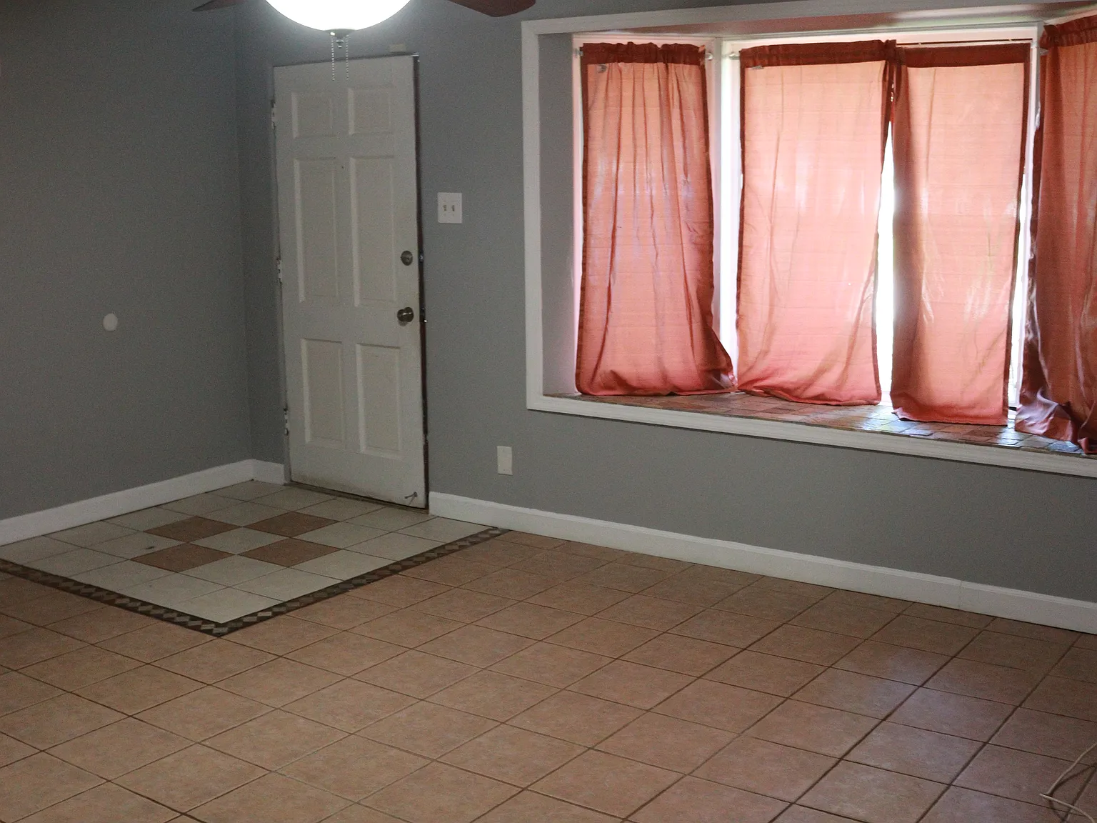 2 bed, 1122 sqft, $1,275 — Photo 2