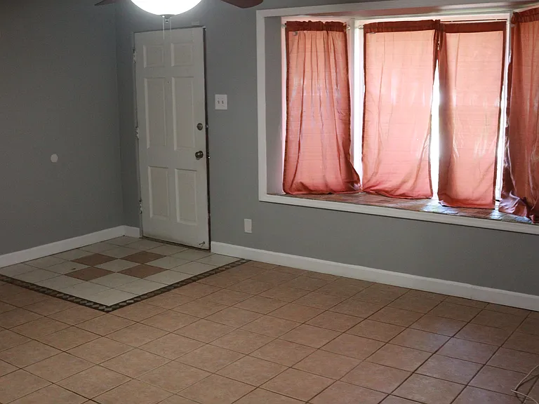 8448 Engler Ave — Photo 2