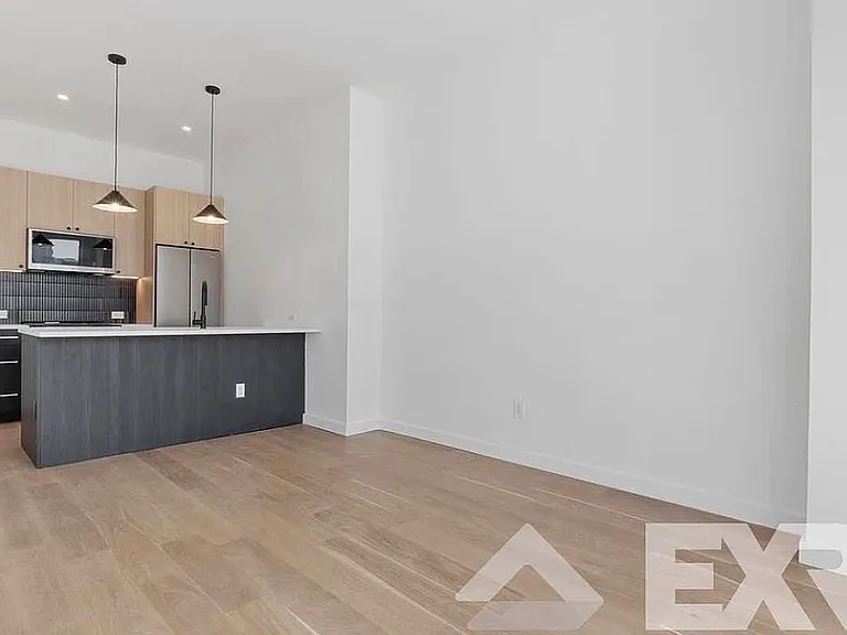 11-14 35th Ave #522 — Photo 13