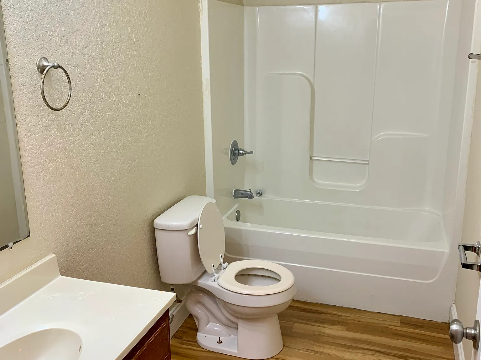 3 bed, 1.5 bath, 1200 sqft, $1,100 — Photo 4