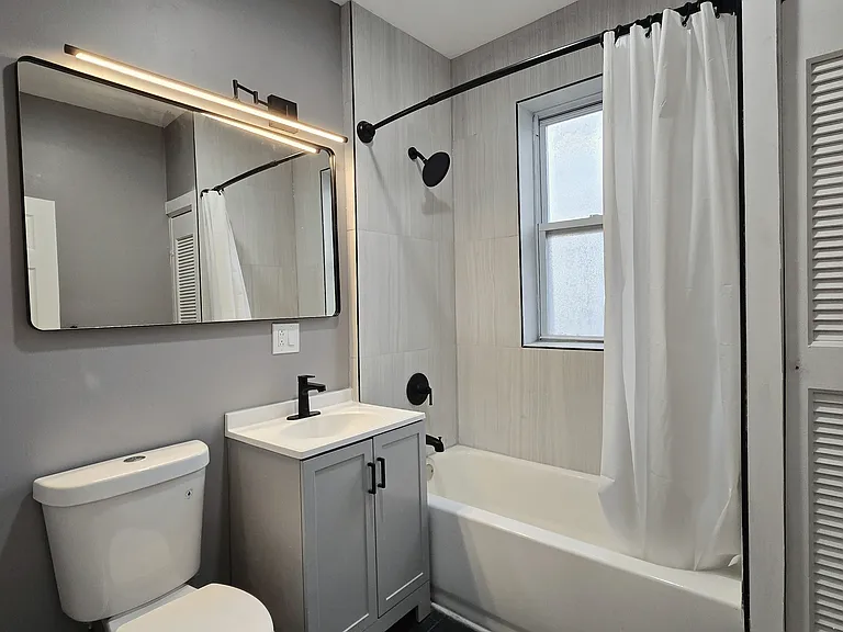 2056 N Keystone Ave #2 — Photo 4
