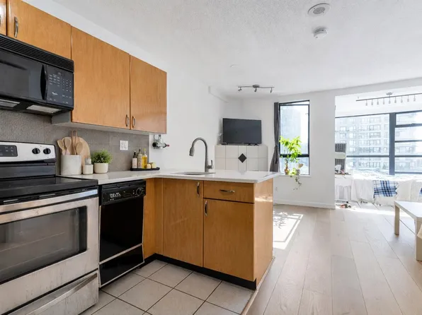 939 Homer St #805, Vancouver, BC V6B 2W6