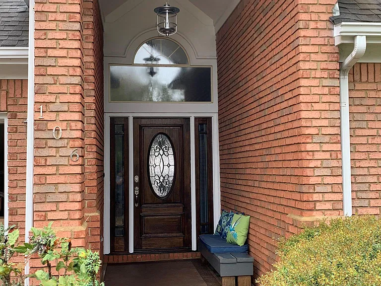 106 Canterbury Cir — Photo 2