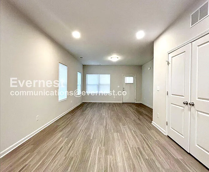 312 N Correll St — Photo 5