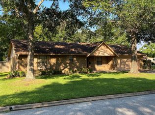 118 Briarwood Ln, Bellville, TX 77418