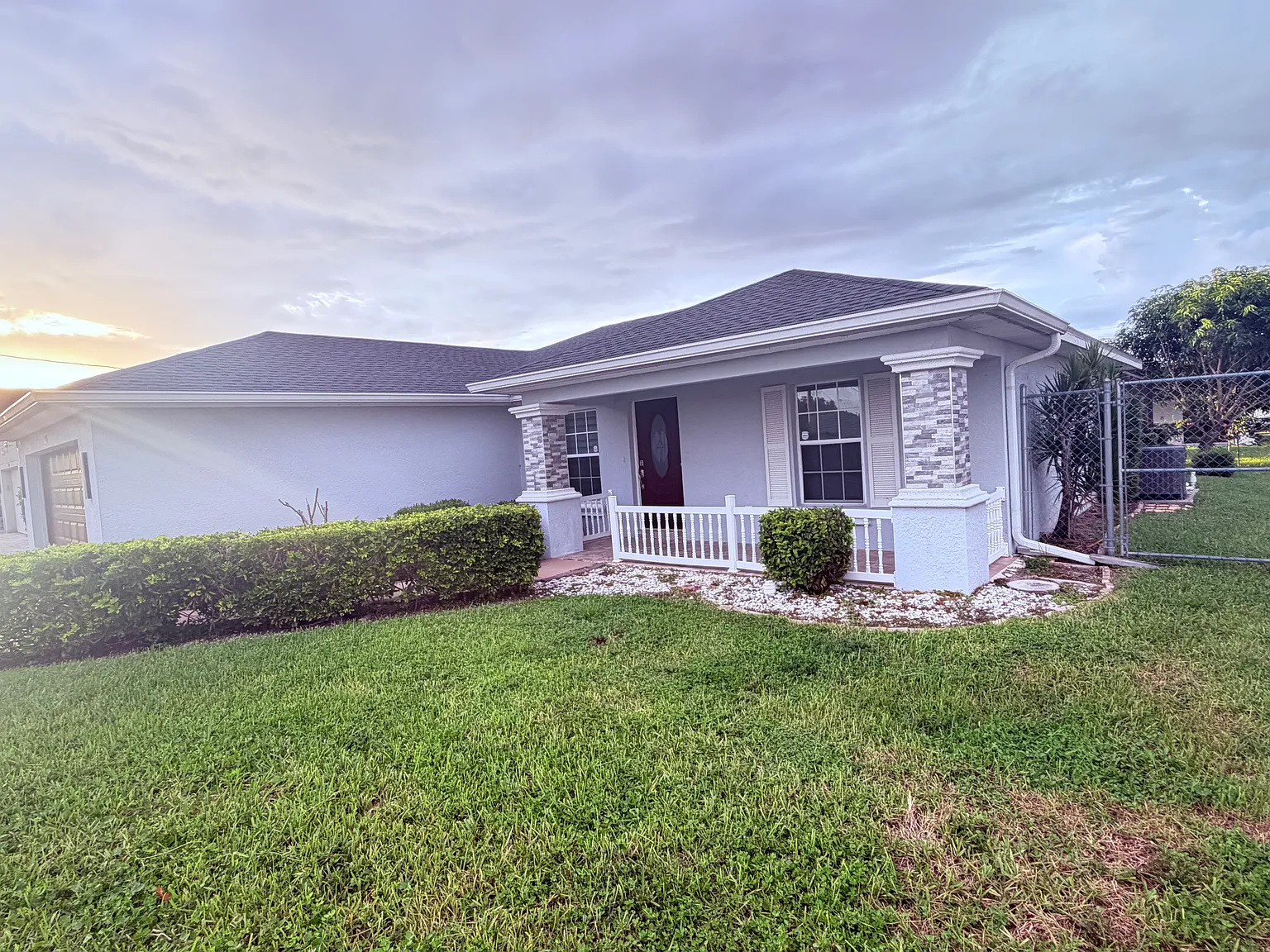 3 bed, 1408 sqft, $2,300 — Photo 3