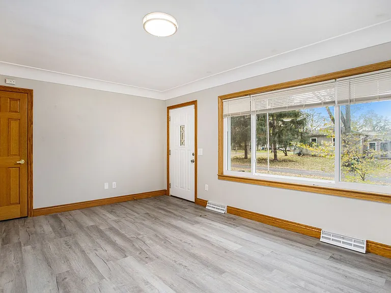 1679 Rosedale Ave — Photo 7