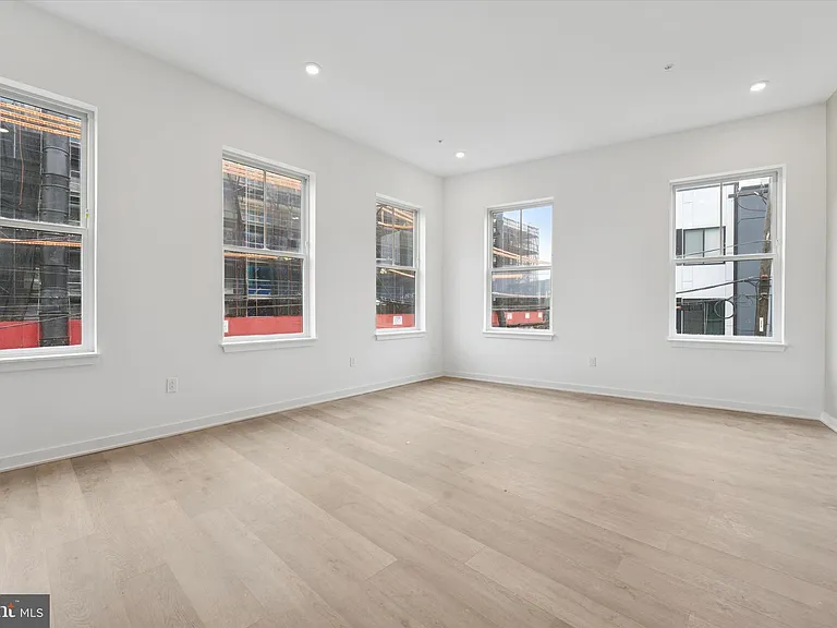 1500 Frankford Ave #301 — Photo 3