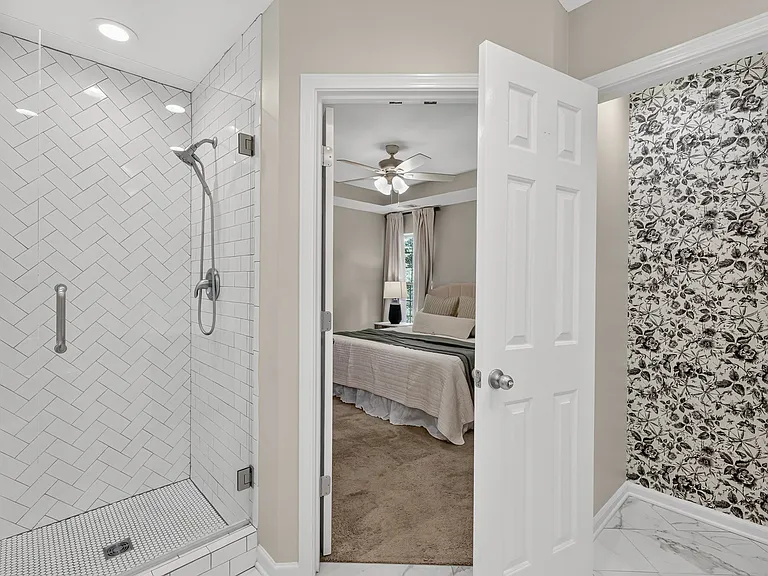 131 Carriage Ct — Photo 8