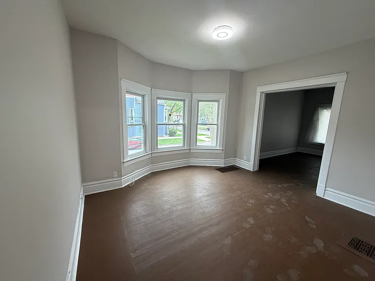 7959 S Saginaw Ave — Photo 16