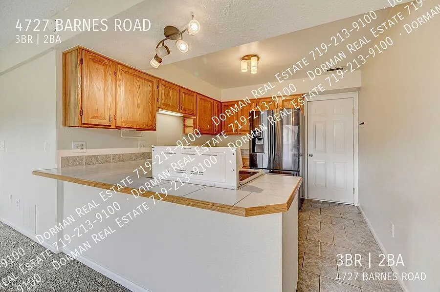 Cute 3 bedroom townhome by Doherty HS! — Photo 4