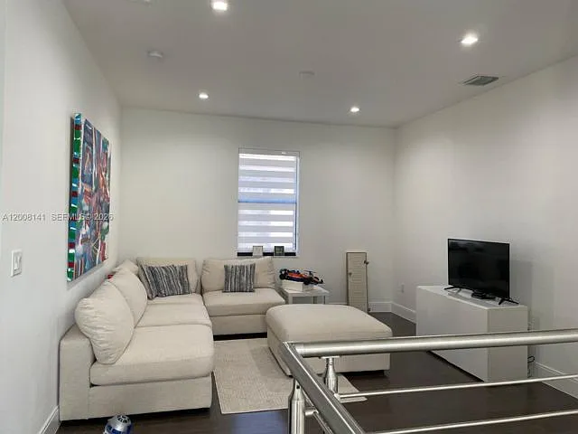 8283 NW 44th St — Photo 10