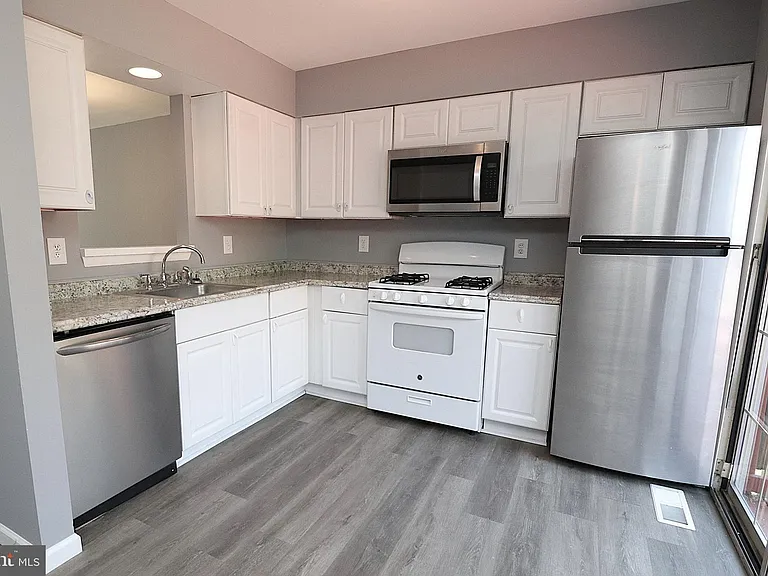 18365 Honeylocust Cir — Photo 4