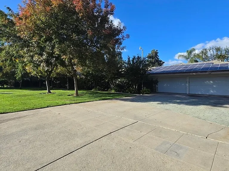 1176 W San Bruno Ave — Photo 8