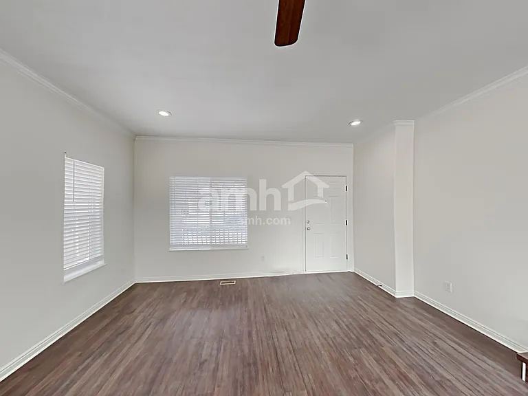 7506 N Addison Ave — Photo 6