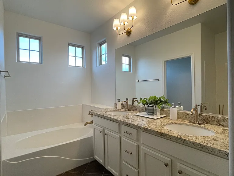 21023 W Glen St — Photo 29