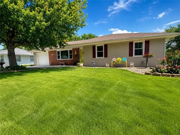2215 S 28th St, Saint Joseph, MO 64503