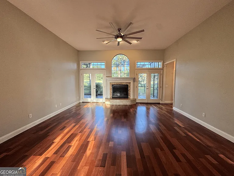 535 Cardinal Cir E — Photo 6