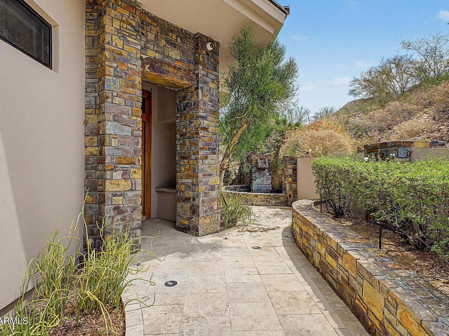 6 bed, 9.0 bath, 8200 sqft, $19,500 — Photo 4