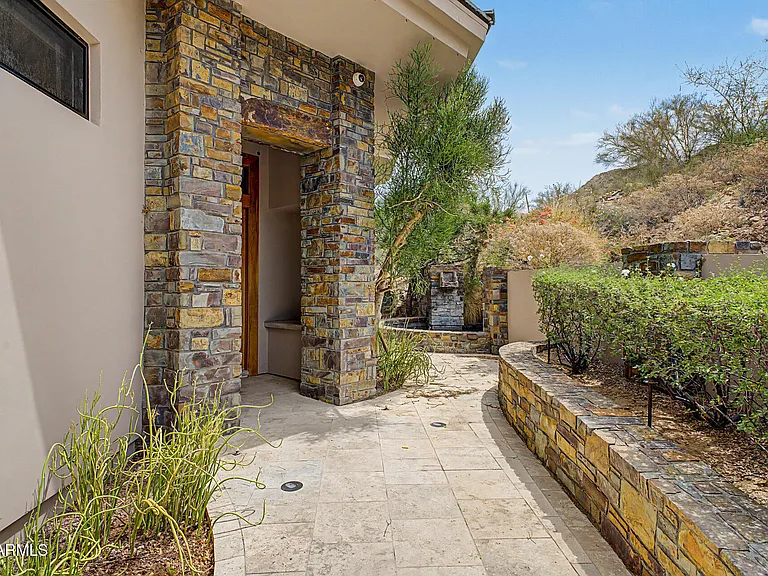 7451 N Las Brisas Ln — Photo 4