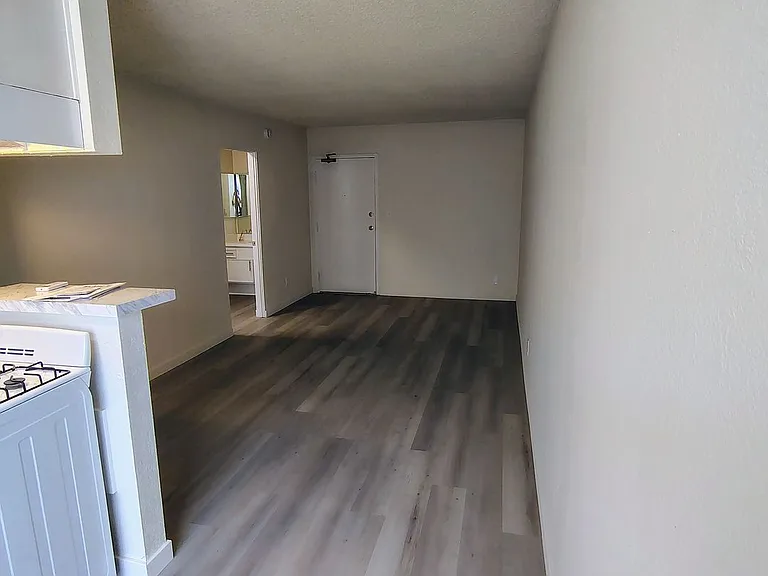 11434 Calvert St — Photo 12