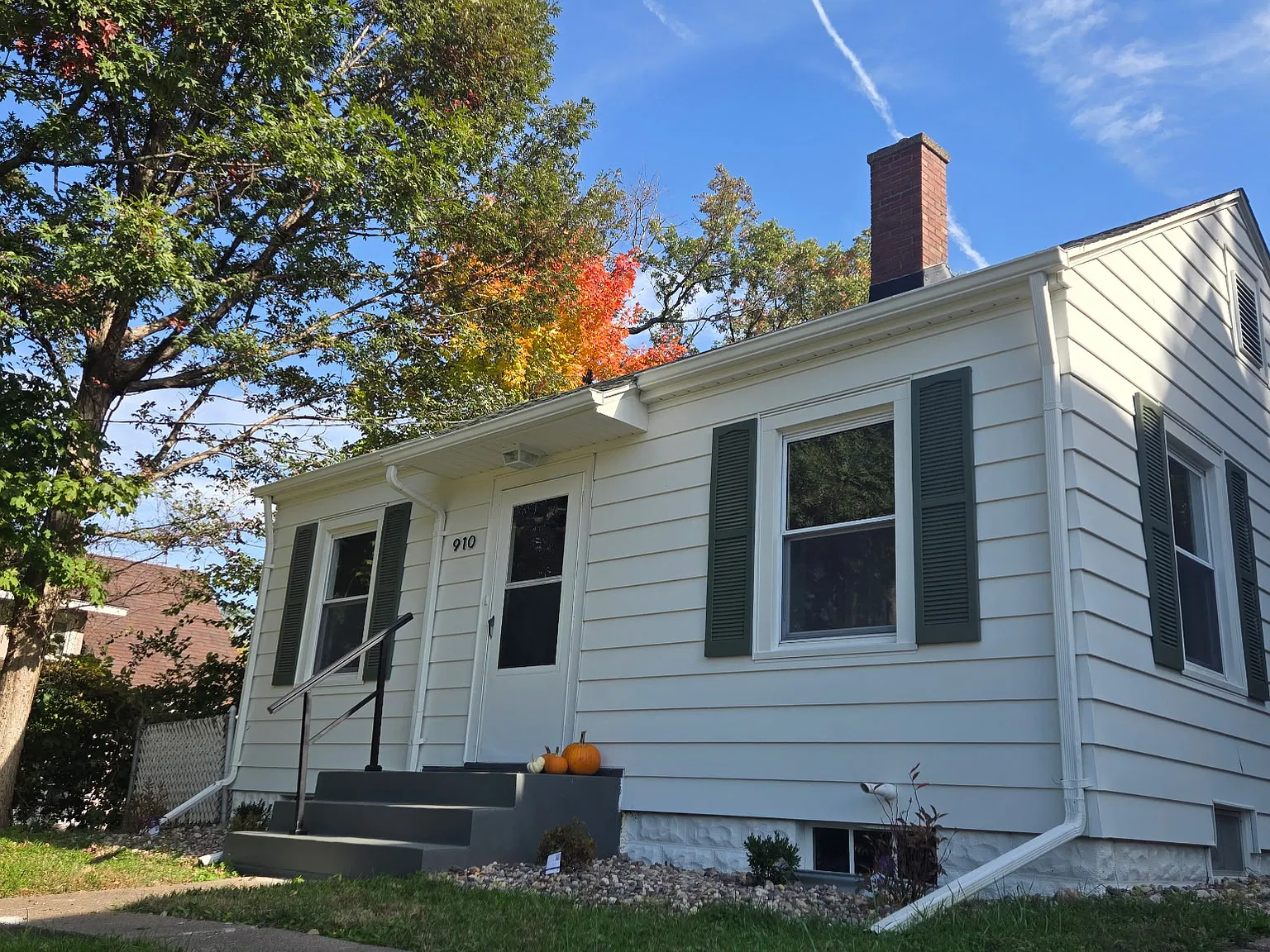 2 bed, 704 sqft, $1,335 — Photo 2