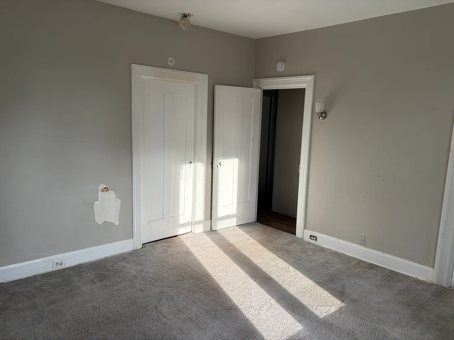 2 bed, 900 sqft, $1,200 — Photo 1