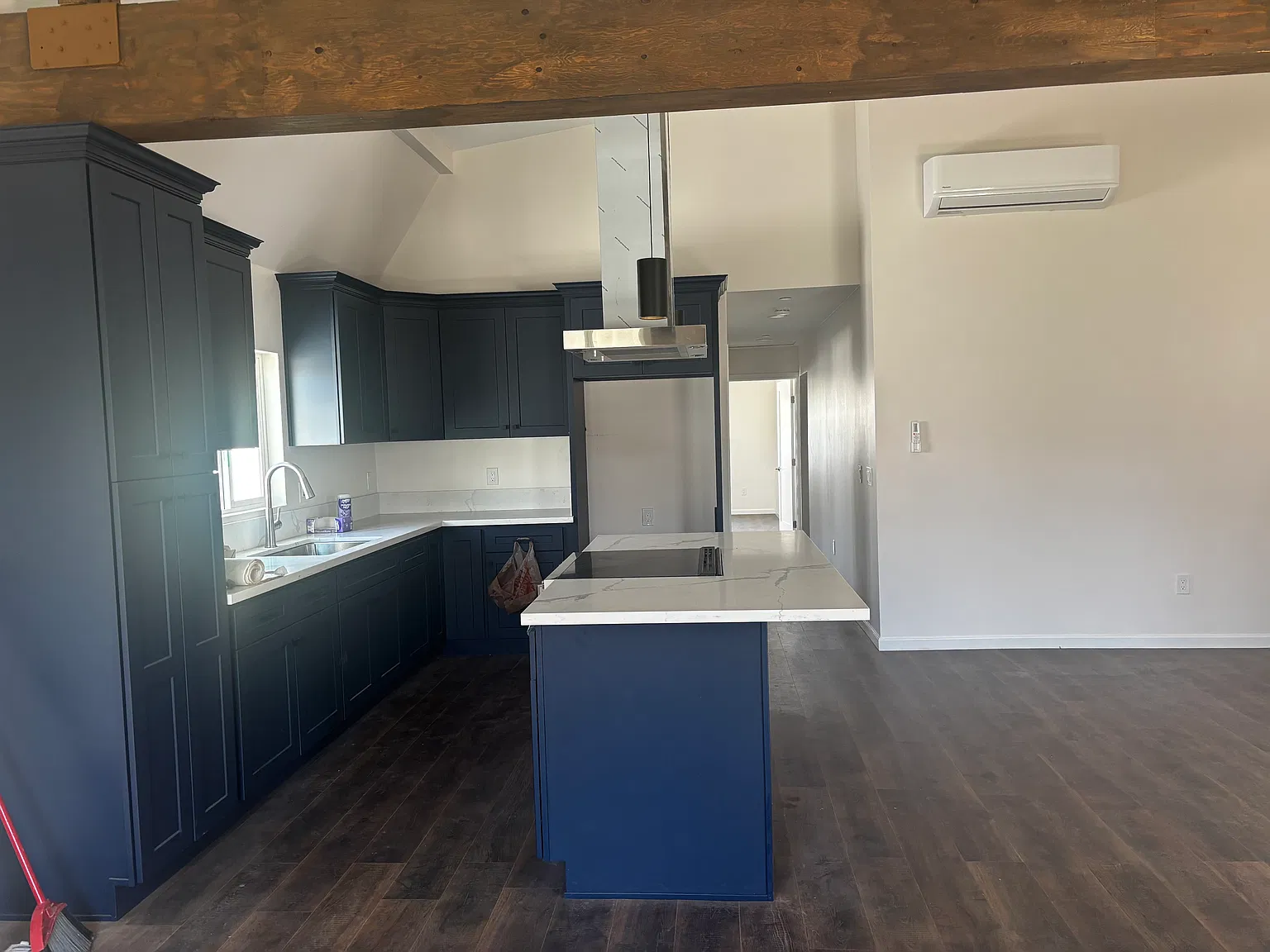 3 bed, 1300 sqft, $3,500 — Photo 1