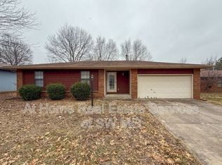 1638 W Tracy St, Springfield, MO 65807