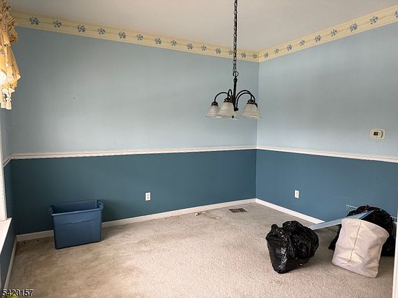5th image of 39 Canterbury Ln