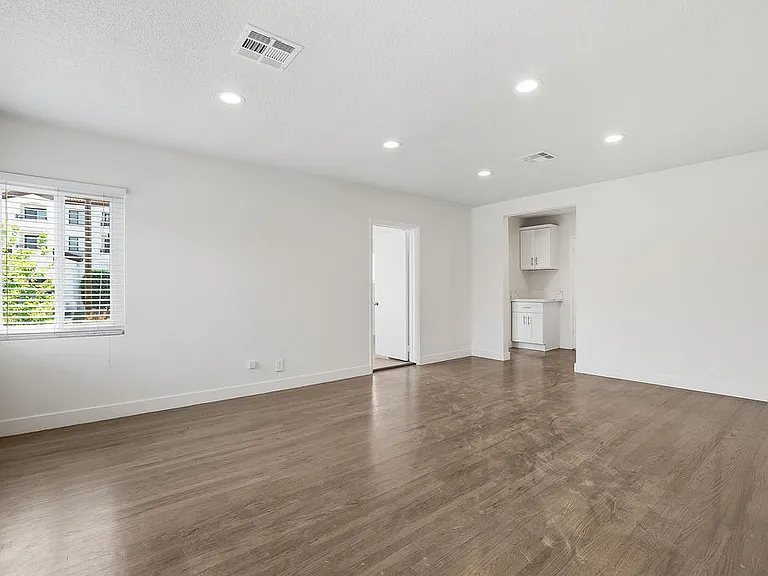 14153 Moorpark St — Photo 2