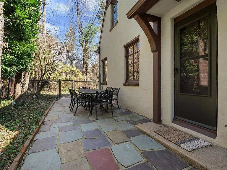 12 Hampton Rd — Photo 30