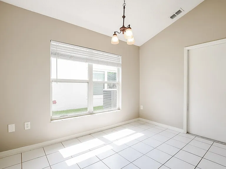 1718 Putney Cir — Photo 5