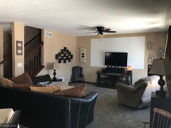 3rd image of 3543 Village Trl
