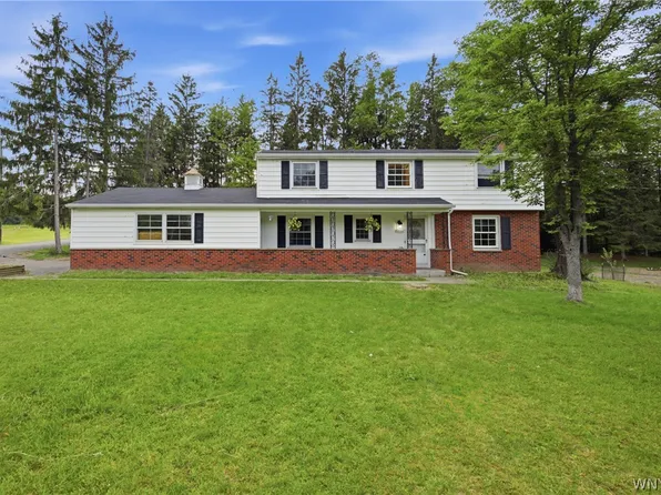 8894 Woodview Dr, Colden, NY 14033