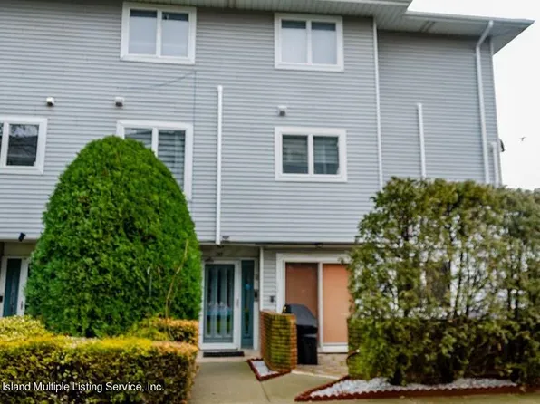 137 Commodore Dr, Staten Island, NY 10309