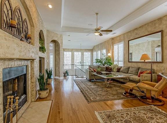4th image of 329 The Hills Dr #11