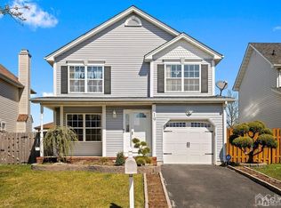 19 Rubar Dr, Parlin, NJ 08859