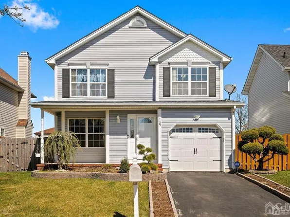 19 Rubar Dr, Parlin, NJ 08859