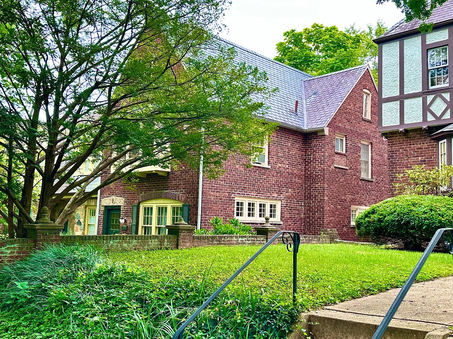 Spacious 6 bedroom 3.5 bath Tudor Townhouse w/Deck close to Georgetown University & Hospital — Photo 1