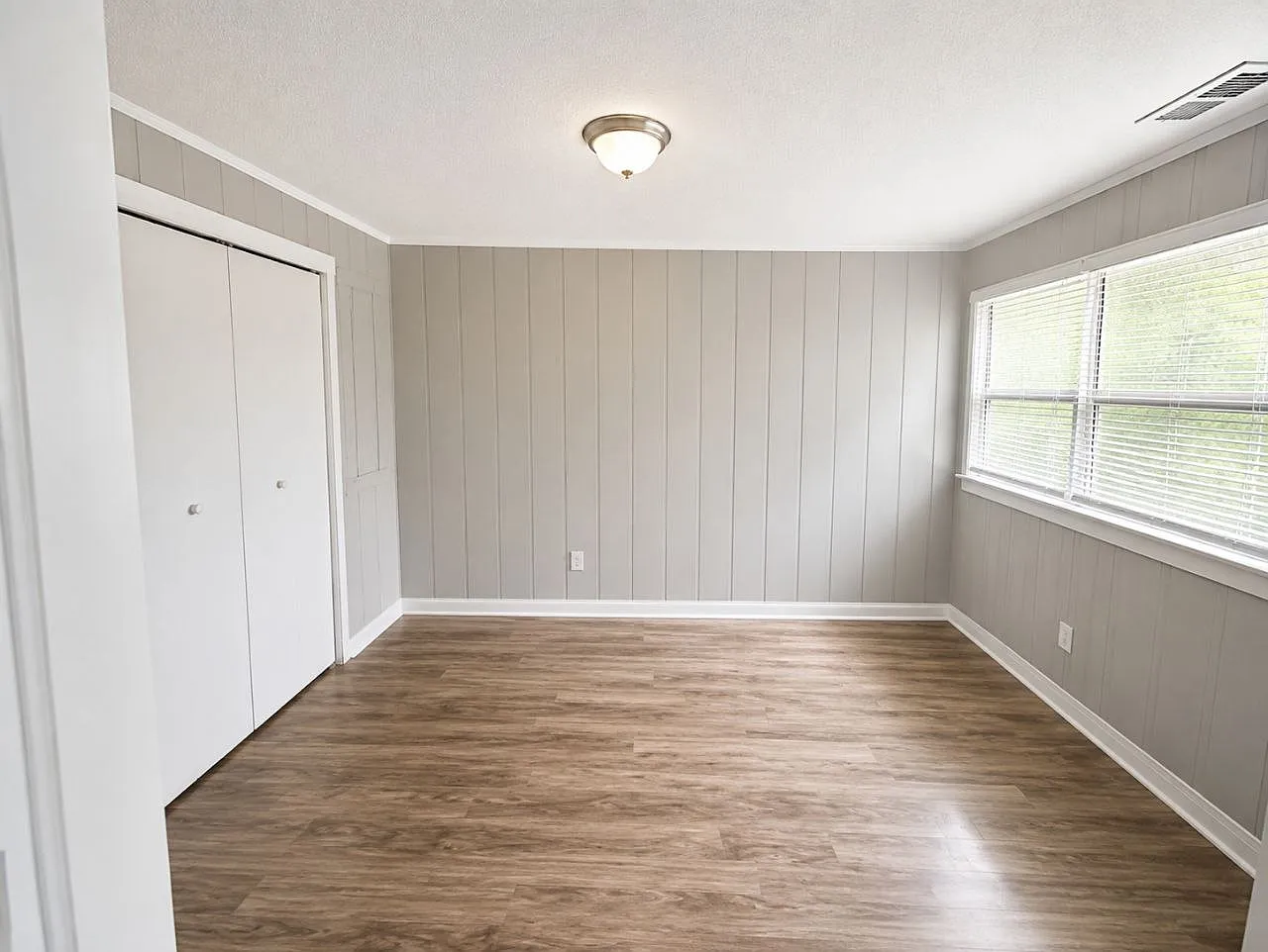3 bed, 1.0 bath, 1210 sqft, $1,600 — Photo 3