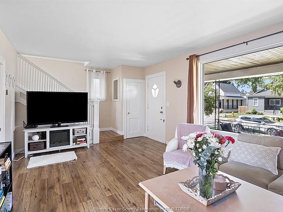 5th image of 1118 Louis Ave