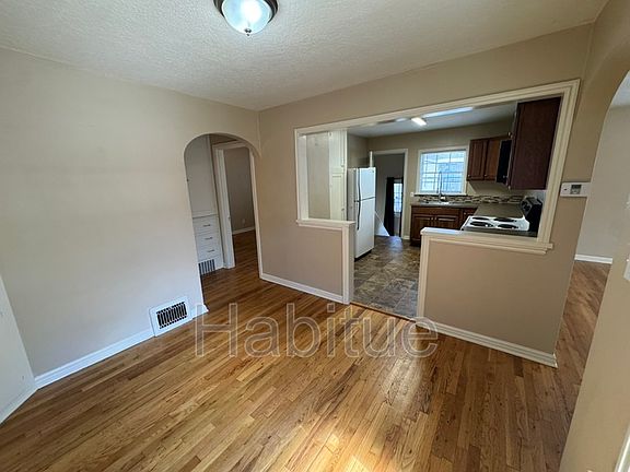 4th image of 1302 W Hays St #809