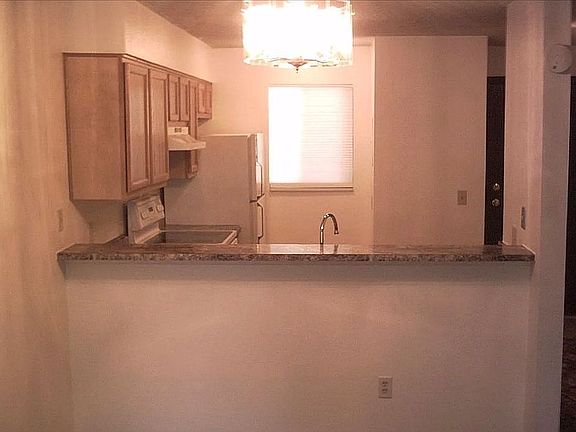 2nd image of 1705 Heatheridge Rd Unit 204