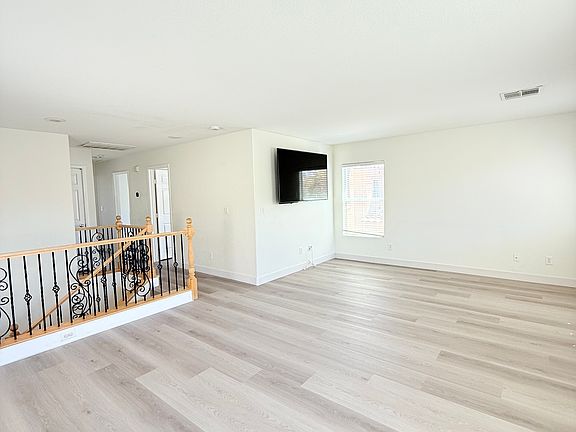 5th image of 578 Redruth Dr