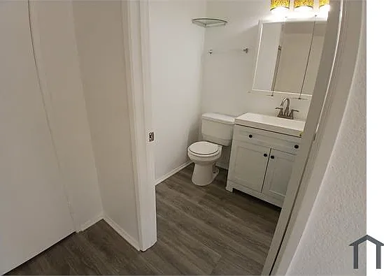 214 E Hyde Park Blvd #2 — Photo 6