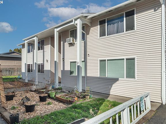 2nd image of 4420 Gibbons St