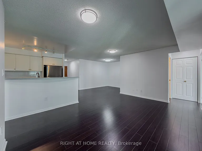 23 Lorraine Dr #1101 — Photo 4